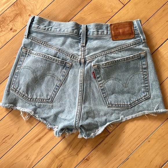 Levi high waisted shorts - Picture 2 of 3